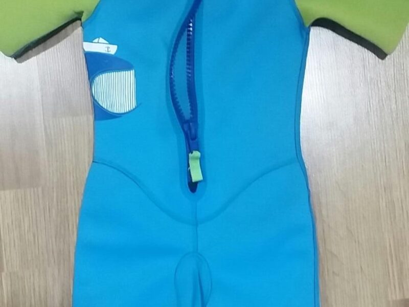 vendo traje neoprene niño (talle 6)